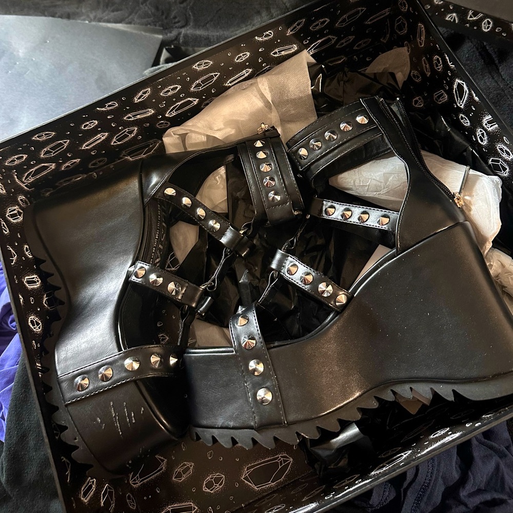 KillStar Rare breed platforms sandals( read description)